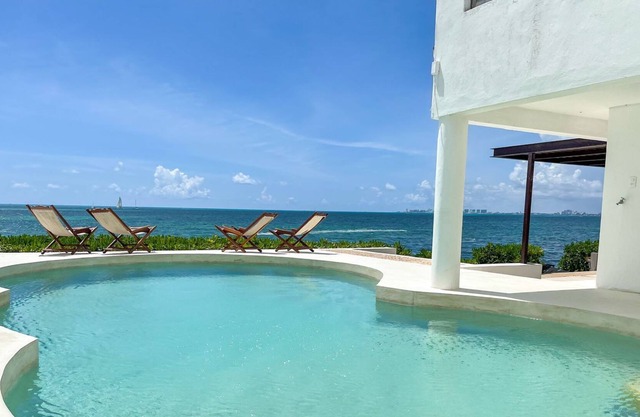 CANCUN 4BR Oceanfront La Perla Villa