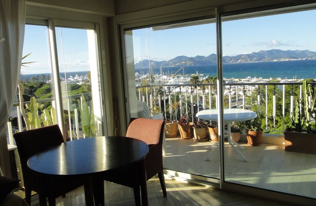 Cannes en la Croisette - frente al mar - 3 habitaciones - maravillosa vista