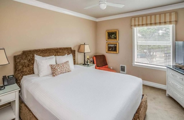 Cannon Beach Hotel - Classic Queen Room at Cannon Beach Hotel Collection!