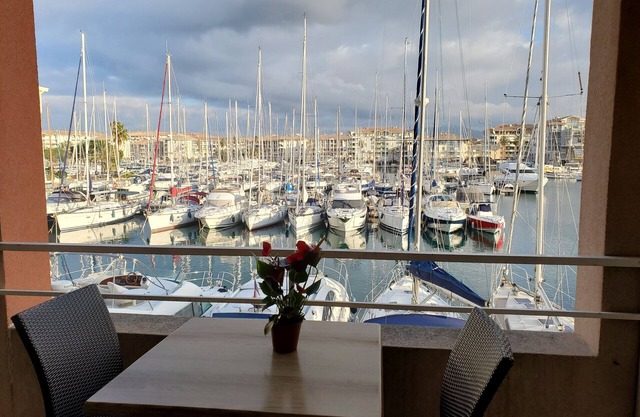 Cap Hermès Studio Magnífica vista al puerto 30m2 climatizado 3 personas piscina playas parking