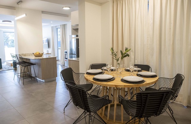 Capital Emerald Line 1 bed by YourHost