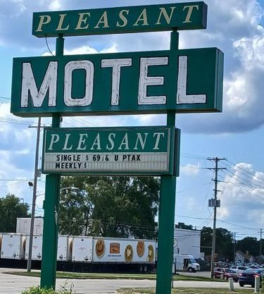 Capital O Pleasant Motel Grand Rapids MI