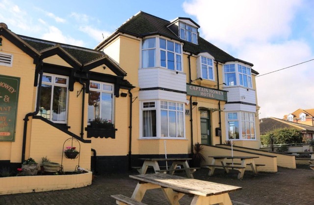 Captain Howey Hotel - Single Room