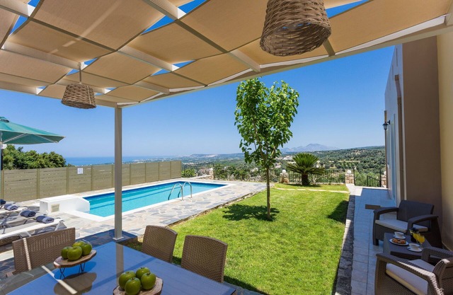 Captivating Villa w/ pool, Ping Pong Table, Childrens Play Area and Sea Views