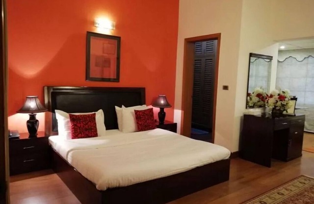 Carnations Suites - Habitaciones de lujo en el corazón de Islamabad !!
