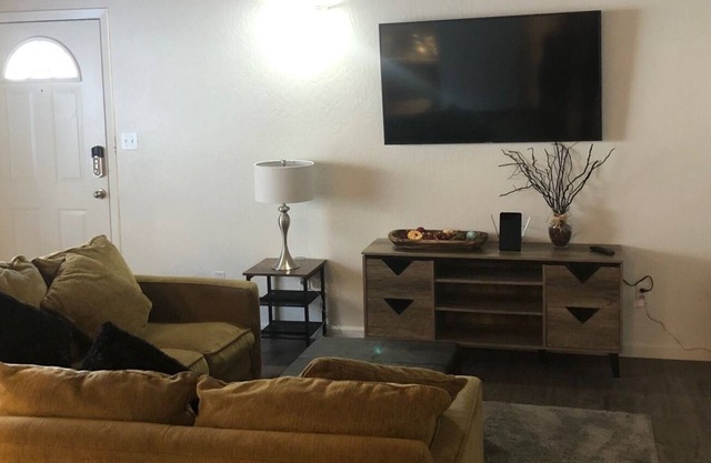 Carson City Duplex recientemente renovado