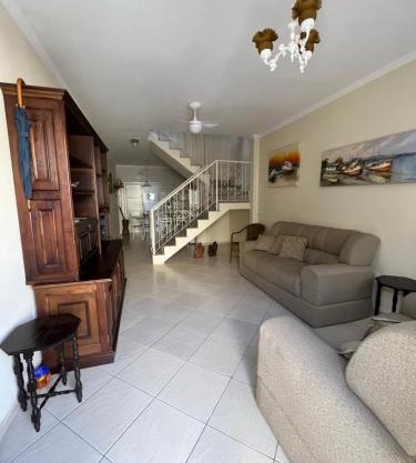Casa aconchegante com ar condicionado para família em condomínio