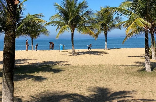 Casa Aconchegante, 3 qts 1 no Térreo; Piscina; Bem Pertinho da Praia!!
