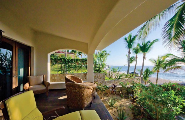 Casa Captiva Summary: