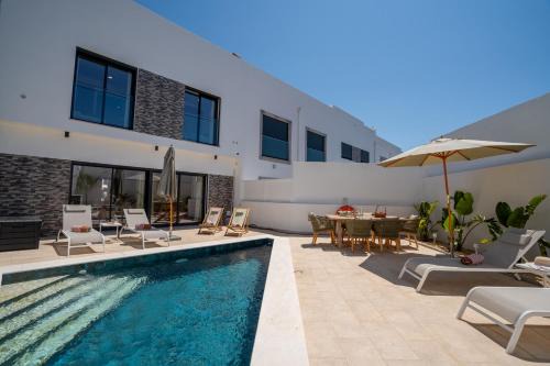 Casa Catarina, Town Center
