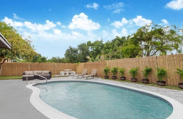 Casa CHRiSTINA I Tropical Pool