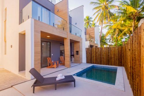 Casa com piscina, pé na areia a 10 mts do mar