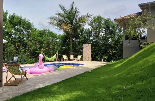 Casa linda e completa com piscina, sauna, muito verde, segurança e relaxante.