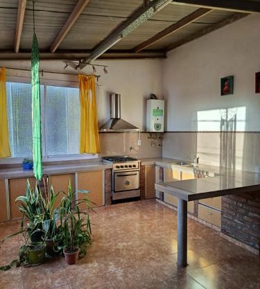 Casa de planta alta en Barrio Escuela
