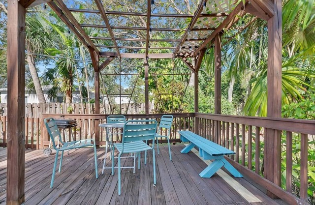 Casa Del Sol 3 Bed 1 Bath w/ Tropical Garden 6711