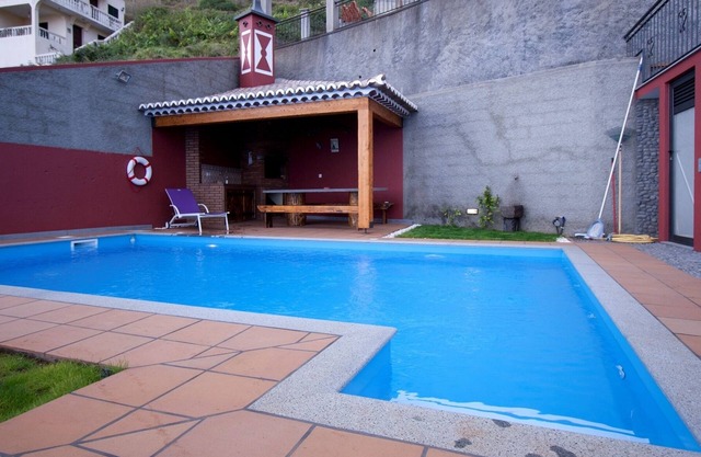 Barco de casa, casa rústica con piscina climatizada con vista al mar