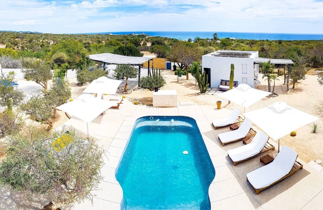 Casa E&N. Just steps from the famous surf break Shipwrecks Bay