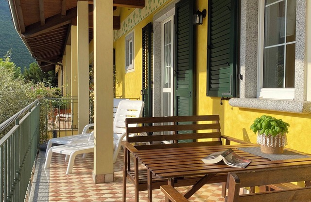 Casa Elena, bis 4 Personen, Großer Sonniger Balkon, ca. 300m zum See/ Strand