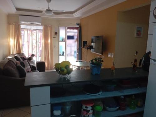 Casa em Caraguá, uma quadra da praia com ar