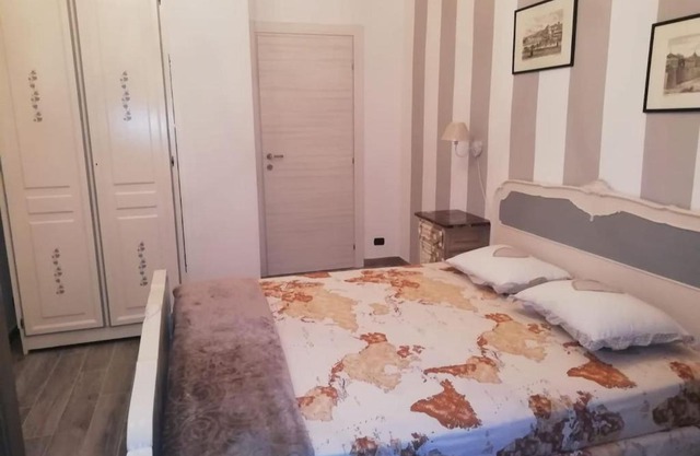 CASA FREJUS . COMODO AL CENTRO E AL POLITECNICO BUS 33 E 42