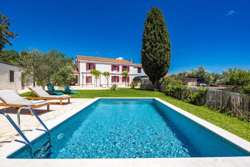 Casa Mirna for 7 people near Pula with sea view & only 2 km from the sea