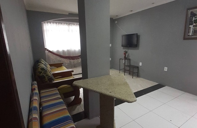 Casa Mobiliada, bem Arejada e em Ótima Localização!