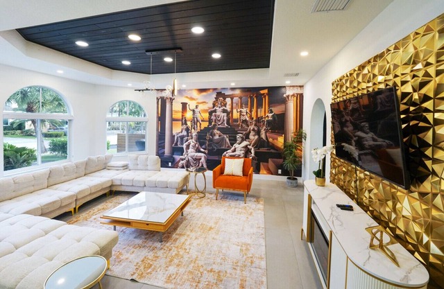 Casa Olympus in Fort Lauderdale - Just a Short Walk to the Beach!