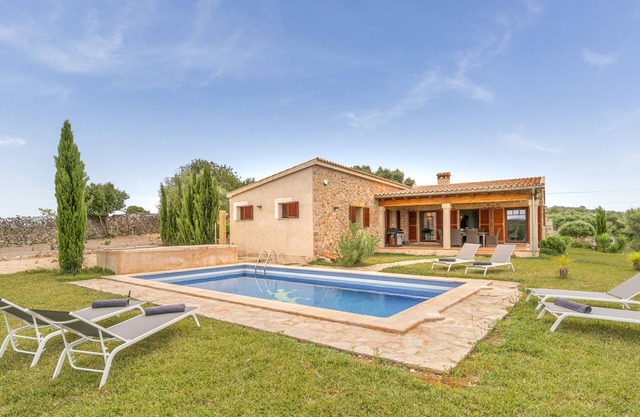 Casa Otonyo - finca de piedra natural con piscina privada entre Sineu y Ariany