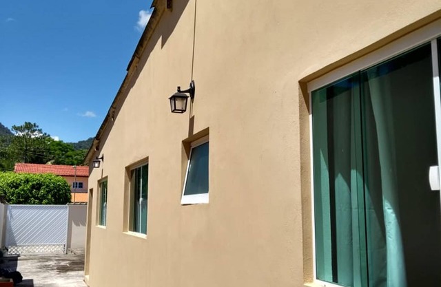CASA TERREA PERUIBE A 5 MINUTOS DEL CENTRO, HERMOSA VISTA, CERCA DE TODO.