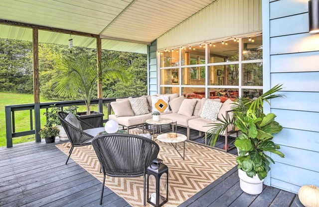 'Casabison' Lake Katrine Home w/ Fire Pit!