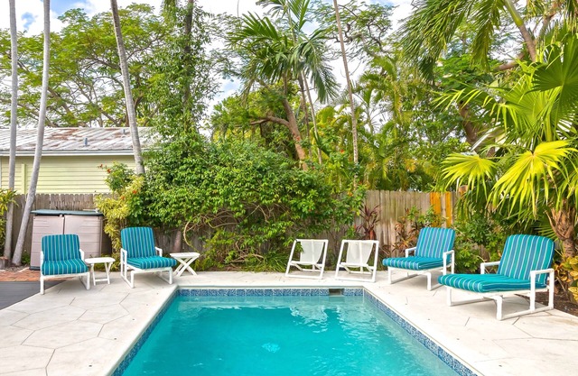 ~ CASABLANCA ~ Hermosa casa de campo con piscina privada, estacionamiento y toneladas de sol.