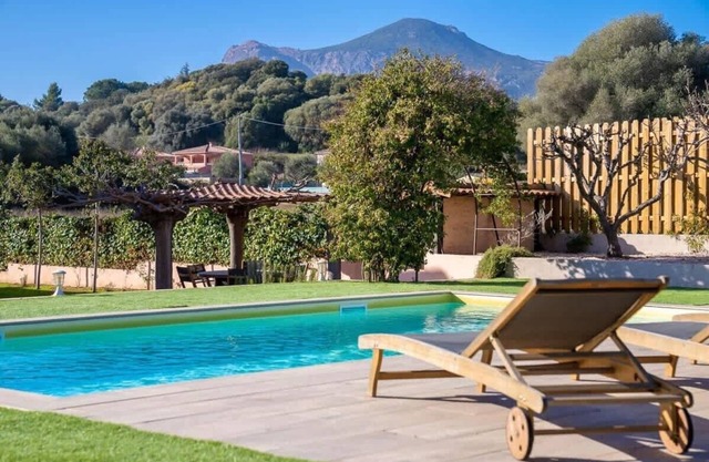 Villa familiale authentique, calme, avec piscine