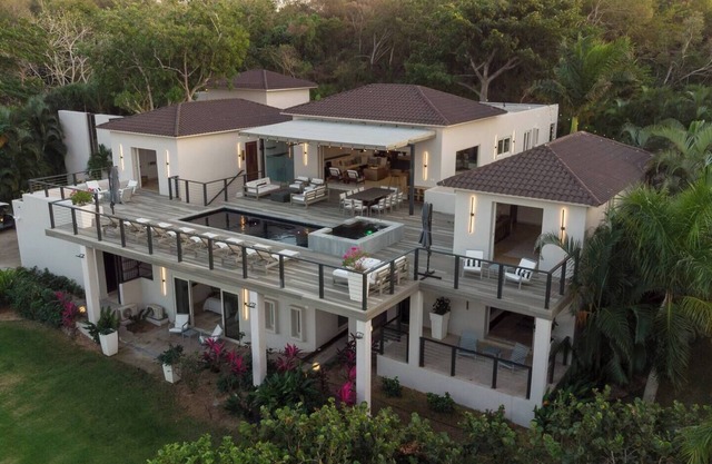 Casamia, Ocean View Estate in Kupuri, 6BR Suites, Premier Golf, Cook-Butler-Maid