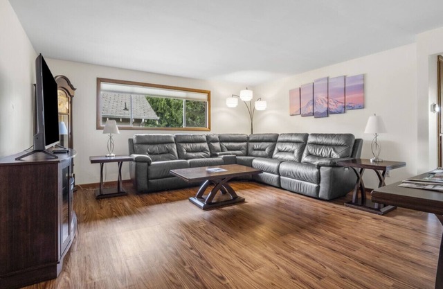Cascadia Lounge: Cozy Olympia Oasis w/ Sauna