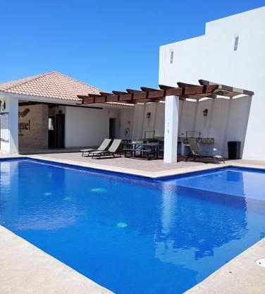 Casita con casa club