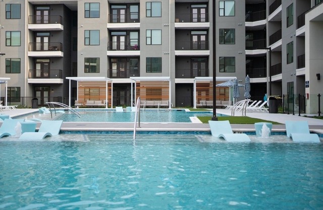 Casita Verde - near Q2 and Domain - King Suite