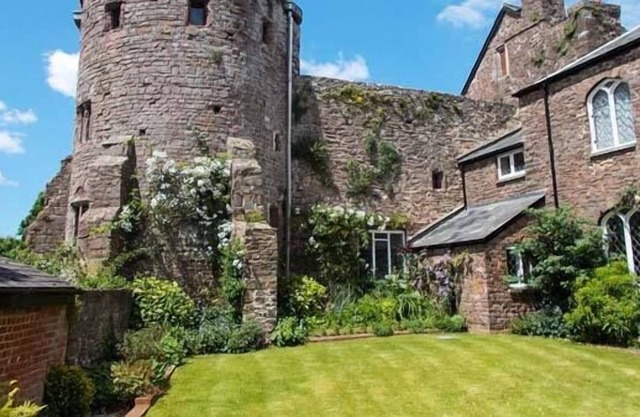 Castillo Barton, Tiverton
