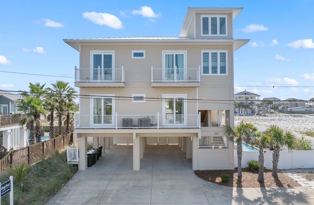 Hermosa casa de 6 dormitorios / 6 baños para 25 personas y tiene espectaculares vistas del golfo.