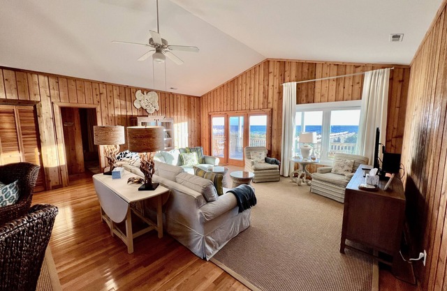 CASWELL BEACH Oceanfront Home DOG FRIENDLY Linens/Beds Made BEACH AMENITIES