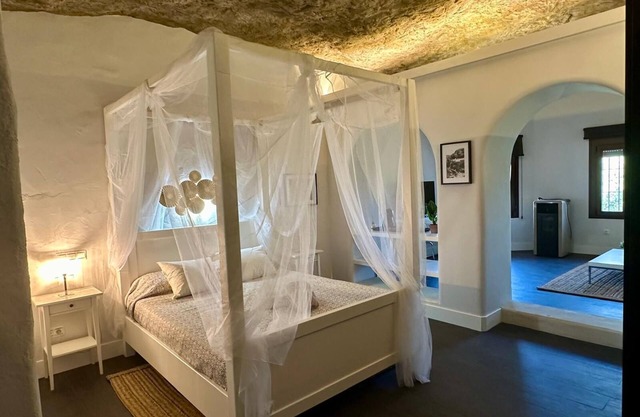Habitación 'Cueva 1' con vistas a la montaña, piscina privada y Wi-Fi