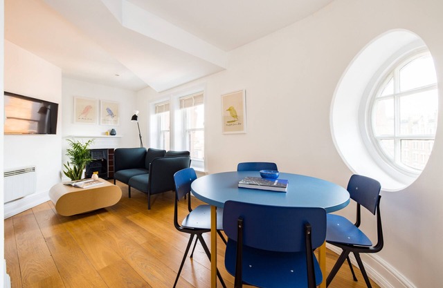 CCR7 Calm Leicester Sq 1BR