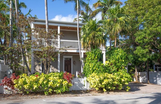 CEASAR'S PARADISE - A MODERN LUXURY RETREAT W/ 4+ Bedrooms/ 5.5 Baths