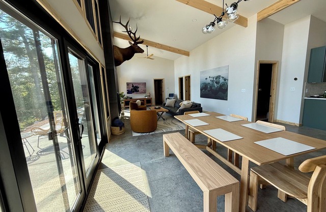 Cedar Solace Cabin: Lake Superior Views, 7 min to Skiing, Private Forest + Sauna