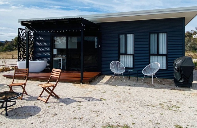 'Celestine' Stunning 1-Bed Cabin with Idyllic View