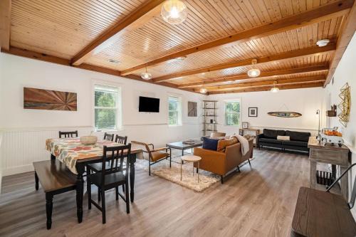 Center Suite B