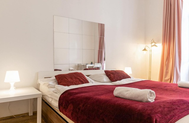 Central 3BR shared Apt. Near Rennweg
