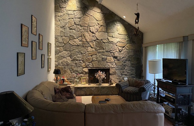 PLUSH HOME, AIRE CENTRAL, CABLE PREMIUM, CUBIERTA TRASERA, BARRIO TRANQUILO!