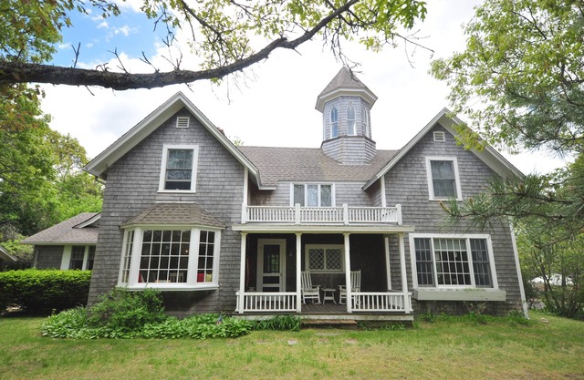 ¡AIRE CENTRAL! Tranquilo East Chop Retreat Walk 2 Town and Beach. 3ra casa de Bluff