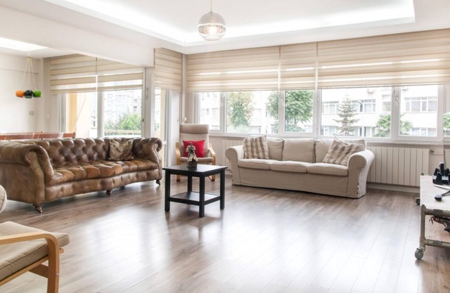 Central and Vibrant Flat with Balcony in Besiktas