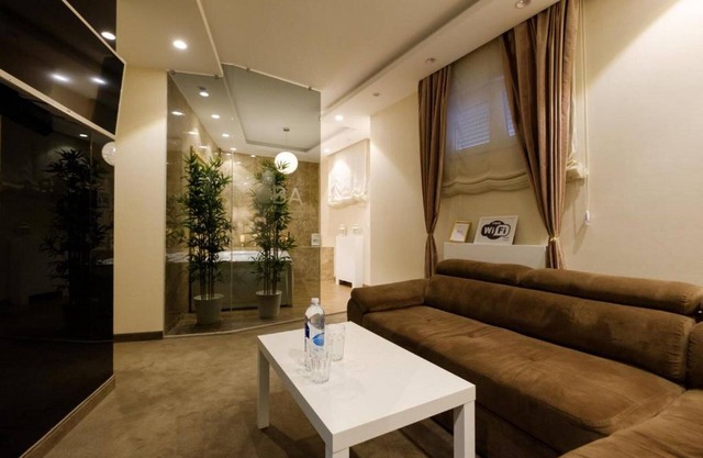 Central Business Suites with Hot Tub